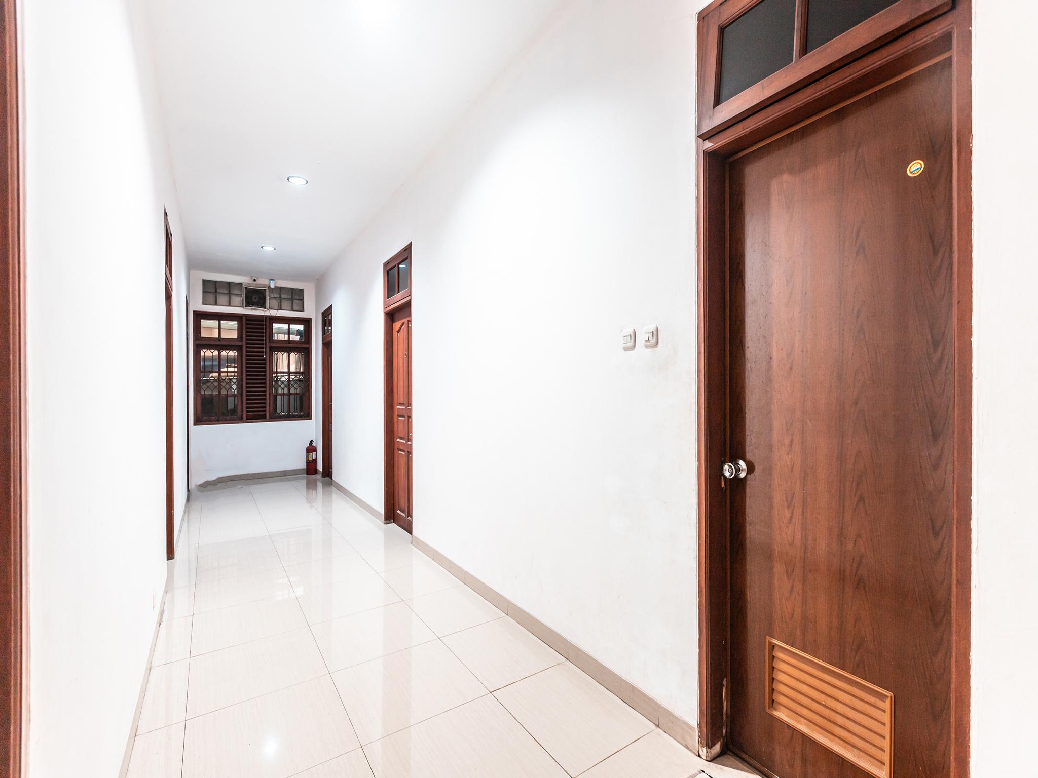 Oyo 1990 Kost Kuningan Executive Boading House Setiabudi Jakarta Exterior foto